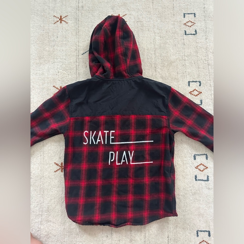 Zara boys overshirt in red and black flannel.  Back says skate/ play size 6